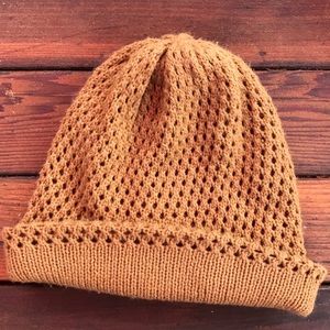 Brown Knitted beanie/cap/hat